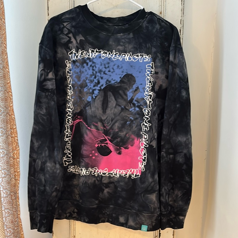 Twenty One Pilots Crewneck Sweatshirt Men’s Size Large like new, smoke free home